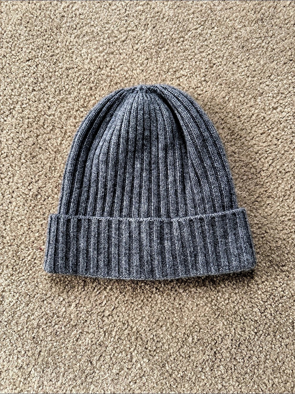 100% Cashmere Ribbed Knit Beanie in Gray